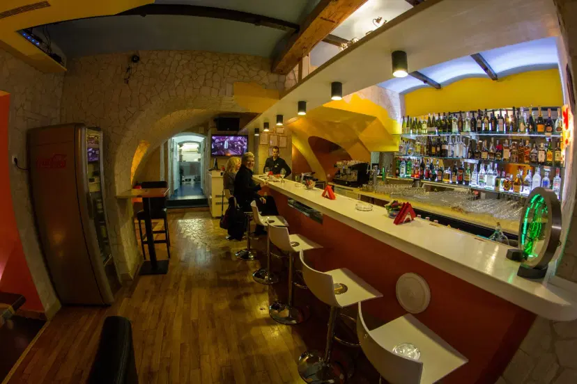 https://honeypot0.s3.amazonaws.com/1702710350104-gallery-RESTAURANT%20LA%20MOVIDA%20%281%29.webp