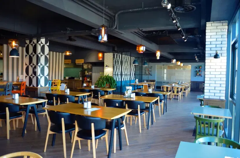 https://honeypot0.s3.amazonaws.com/1702712641612-gallery-RESTAURANT%20HUGO%20%283%29.webp