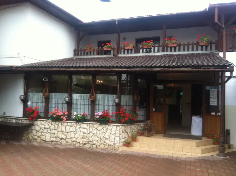 https://honeypot0.s3.amazonaws.com/1702714782531-gallery-OLD%20HOUSE%20%285%29.webp