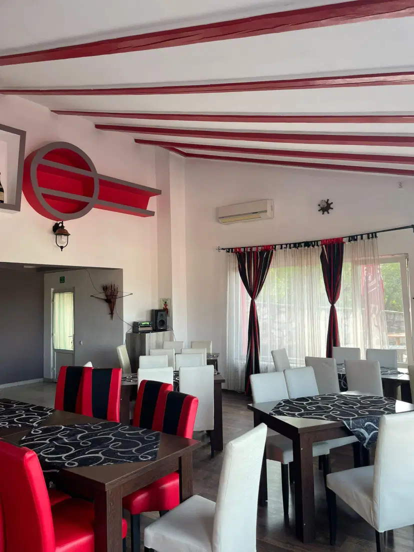 https://honeypot0.s3.amazonaws.com/1703146623857-gallery-RESTAURANT%20GOLD%20FREEDOM%20%282%29.webp