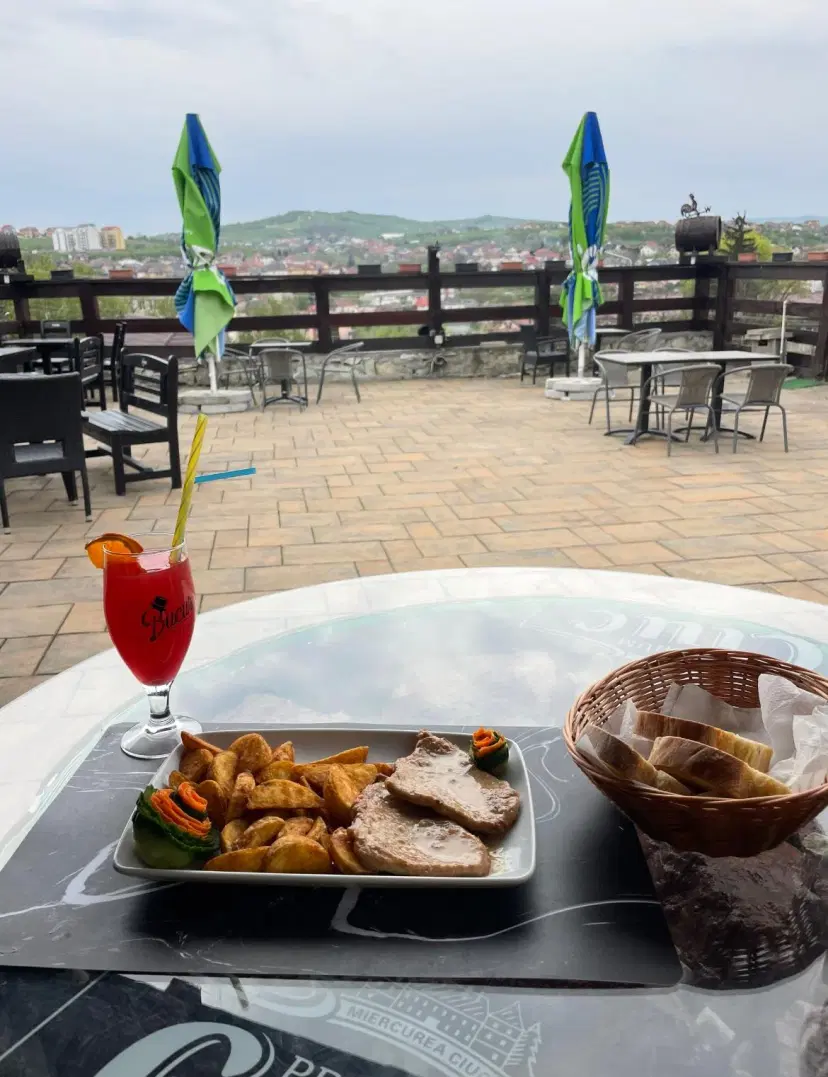 https://honeypot0.s3.amazonaws.com/1703146626532-gallery-RESTAURANT%20GOLD%20FREEDOM%20%285%29.webp