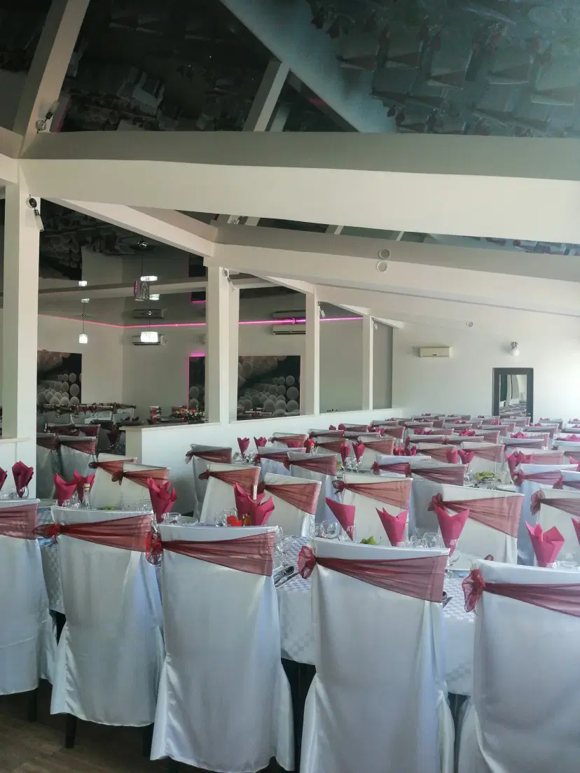 https://honeypot0.s3.amazonaws.com/1703147117572-gallery-RESTAURANT%20ZORILE%20%282%29.webp