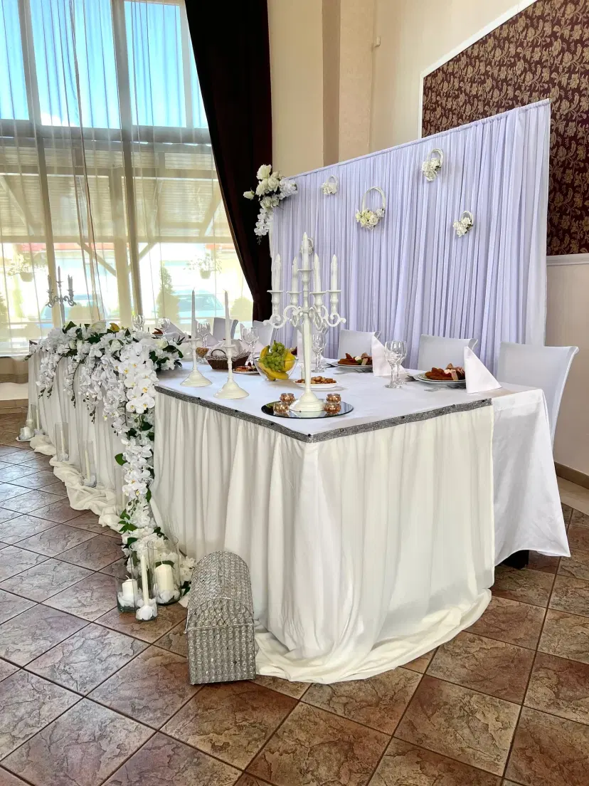 https://honeypot0.s3.amazonaws.com/1703152848161-gallery-RESTAURANT%20GIULIA%20%20%284%29.webp