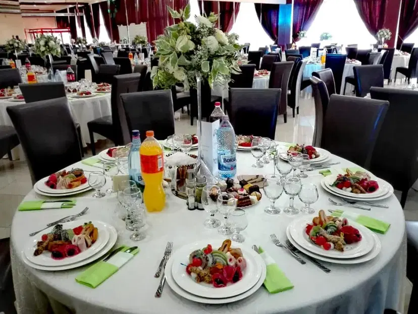https://honeypot0.s3.amazonaws.com/1703170024082-gallery-CSA%20BANQUETING%20%283%29.webp