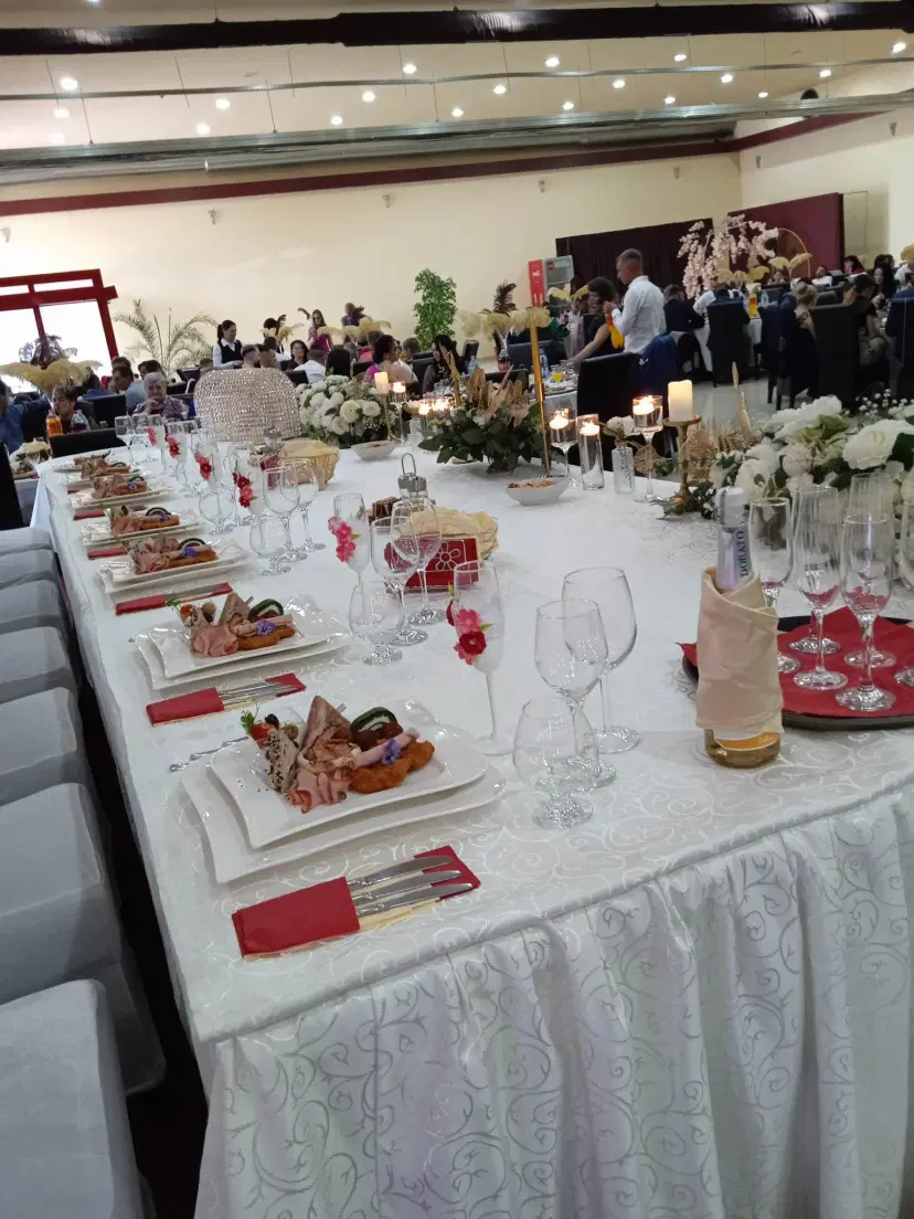 https://honeypot0.s3.amazonaws.com/1703170026465-gallery-CSA%20BANQUETING%20%286%29.webp