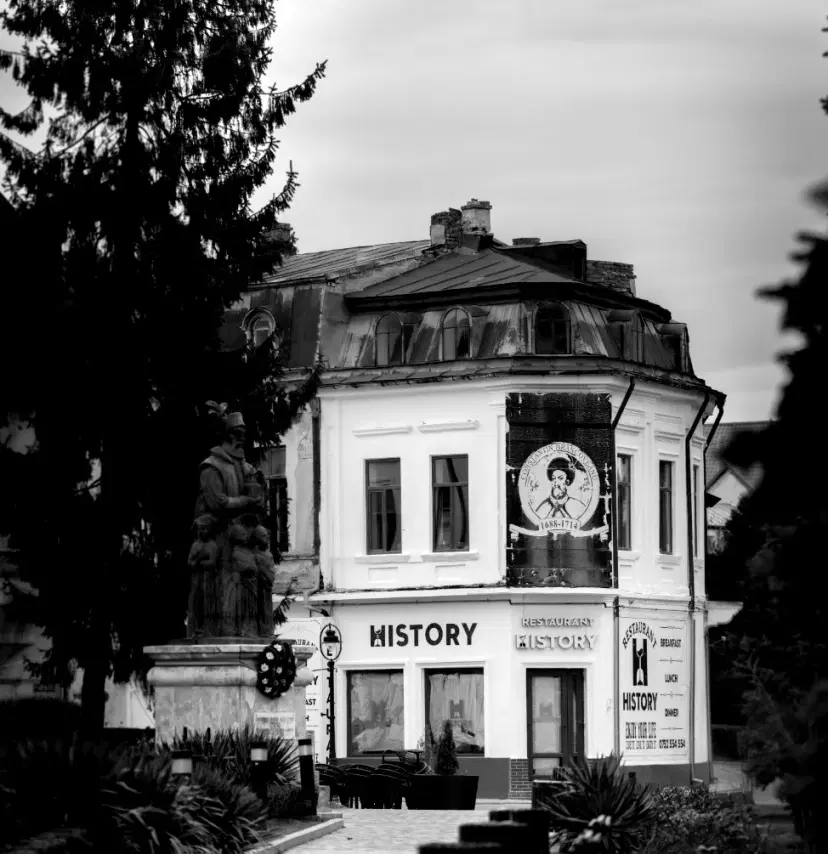 https://honeypot0.s3.amazonaws.com/1703173645535-gallery-HISTORY%20RESTAURANT%20%20%284%29.webp