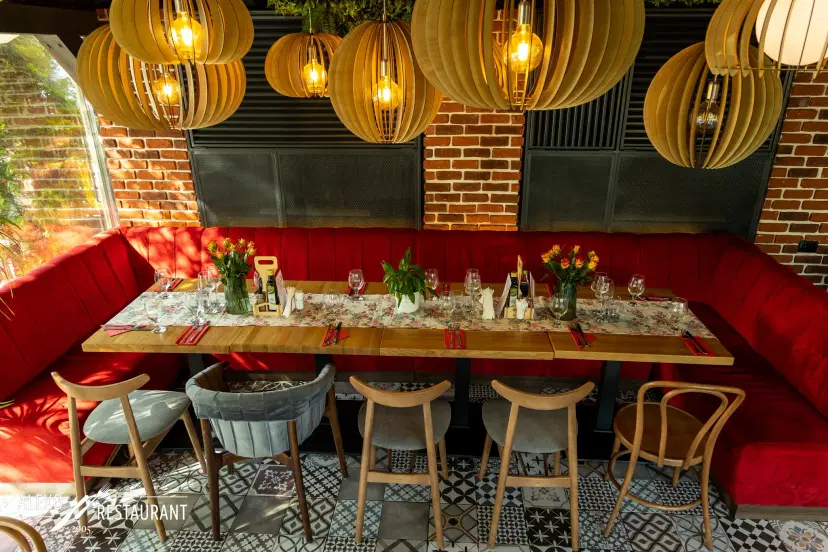 https://honeypot0.s3.amazonaws.com/1703177402606-gallery-RESTAURANT%20ALEXO%20%20%281%29.webp