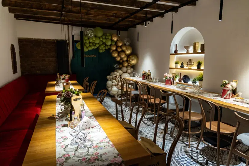https://honeypot0.s3.amazonaws.com/1703177403612-gallery-RESTAURANT%20ALEXO%20%20%282%29.webp