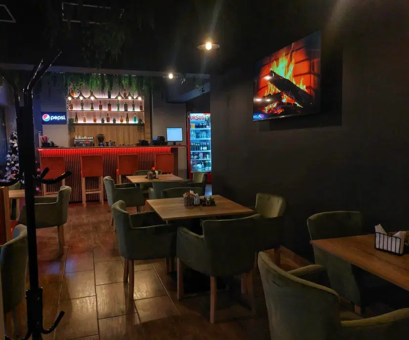 https://honeypot0.s3.amazonaws.com/1703180838157-gallery-RESTAURANT%20EDUARDO%20S%20%20%284%29.webp