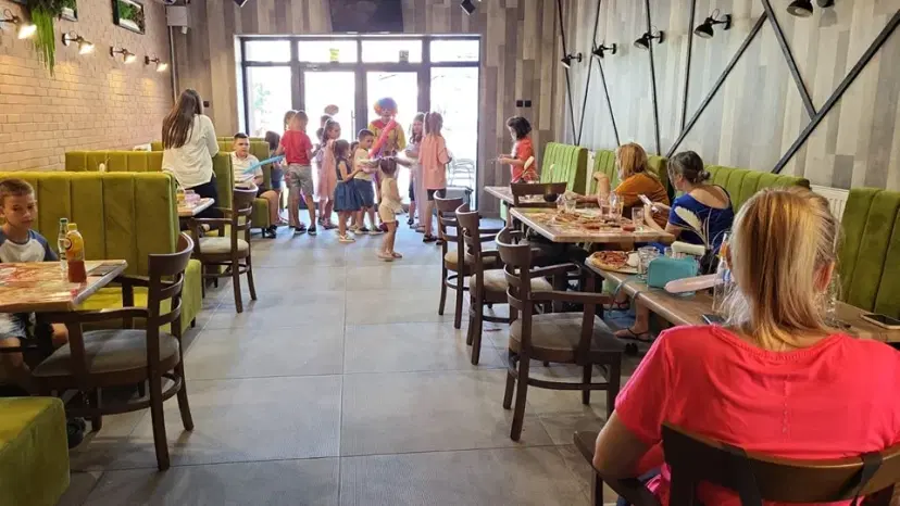 https://honeypot0.s3.amazonaws.com/1703181271267-gallery-RESTAURANT%20MOFT%20%281%29.webp