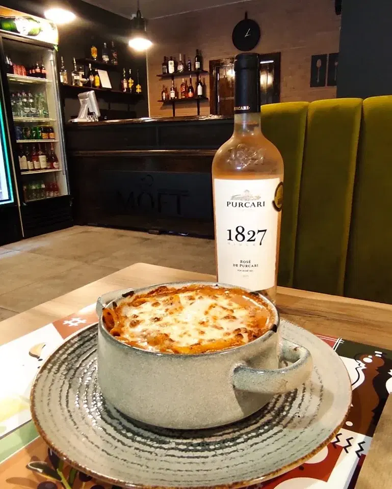 https://honeypot0.s3.amazonaws.com/1703181272652-gallery-RESTAURANT%20MOFT%20%283%29.webp