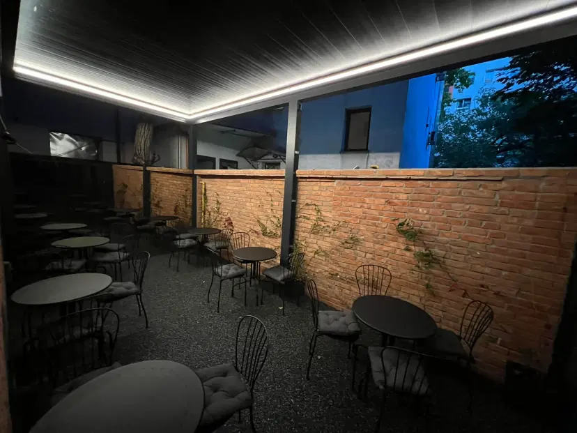 https://honeypot0.s3.amazonaws.com/1703242771323-gallery-COCO%20URBAN%20KITCHEN%20%287%29.webp