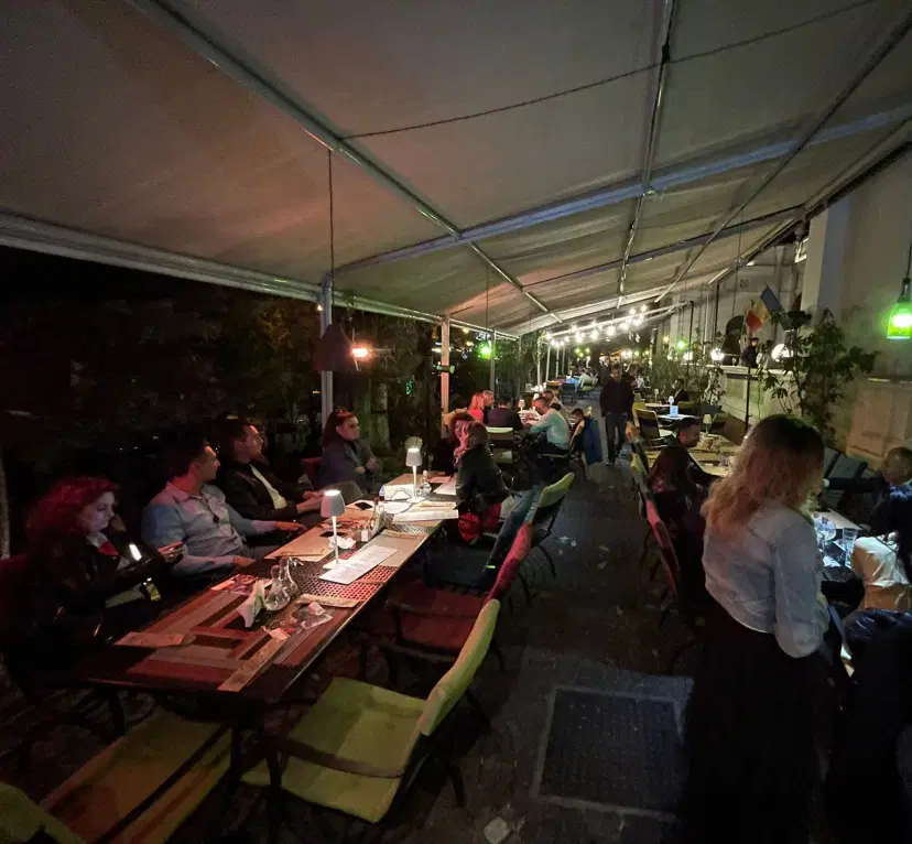 https://honeypot0.s3.amazonaws.com/1703245860411-gallery-RESTAURANT%20LA%20MAMA%20%283%29.webp