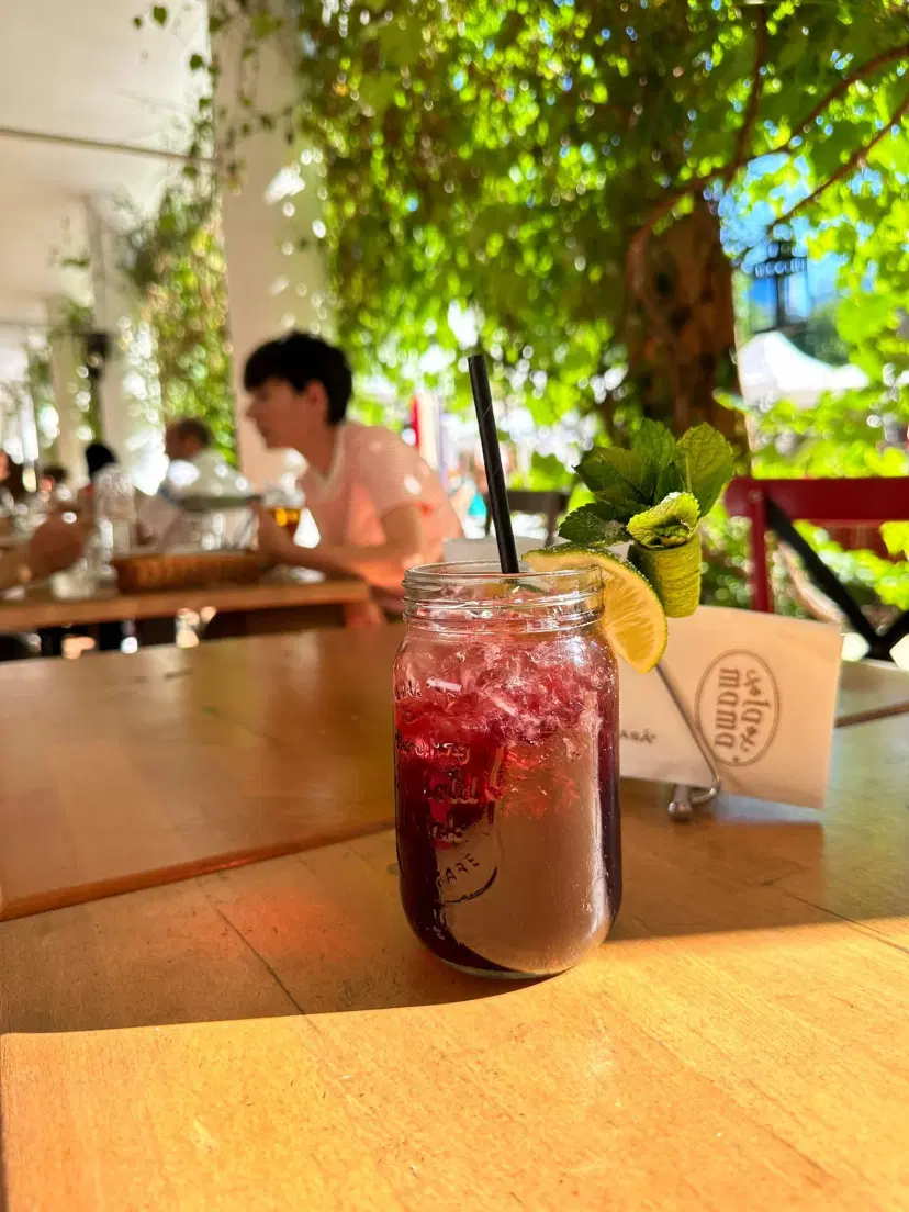 https://honeypot0.s3.amazonaws.com/1703245862338-gallery-RESTAURANT%20LA%20MAMA%20%285%29.webp