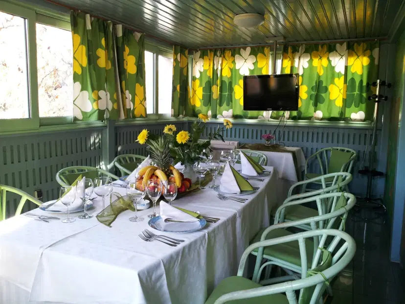 https://honeypot0.s3.amazonaws.com/1703246276454-gallery-RESTAURANT%20CLUB%20SELECT%20%281%29.webp