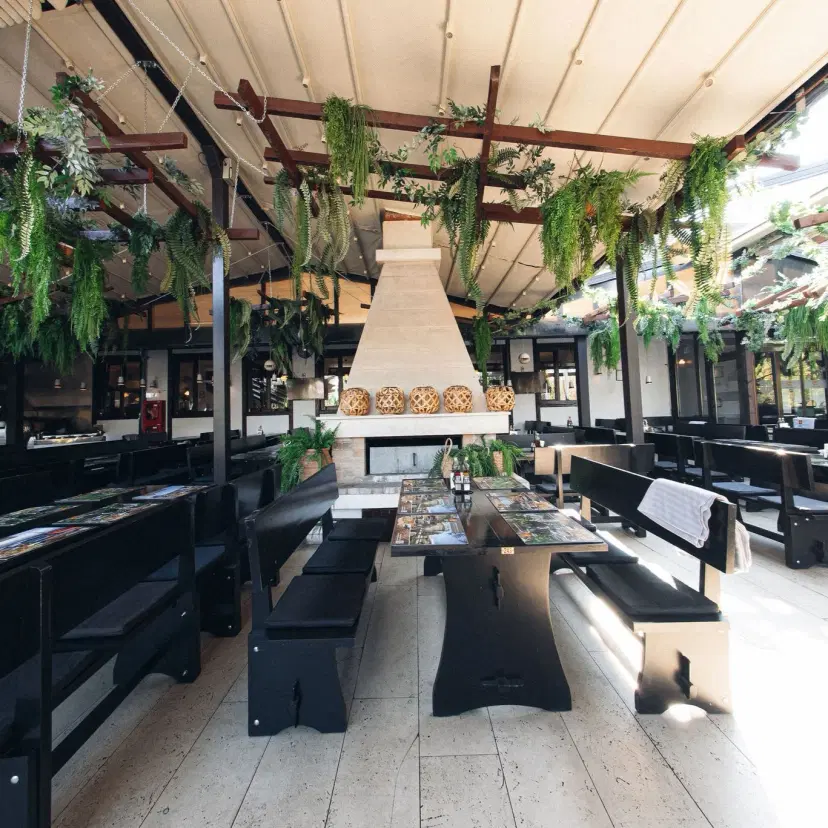 https://honeypot0.s3.amazonaws.com/1703253612882-gallery-TAVERNA%20SARBULUI%20%282%29.webp
