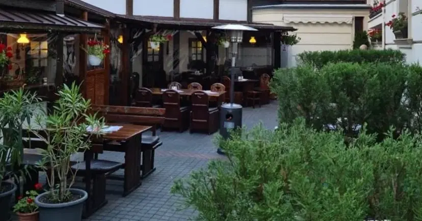 https://honeypot0.s3.amazonaws.com/1703255389265-gallery-RESTAURANT%20VATRA%20%281%29.webp