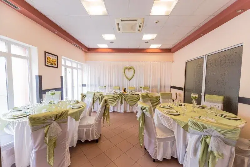 https://honeypot0.s3.amazonaws.com/1703750514160-gallery-RESTAURANT%20EST%20%289%29.webp