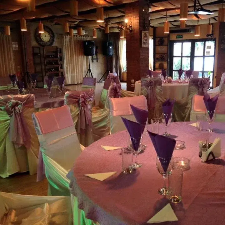 https://honeypot0.s3.amazonaws.com/1703757804624-gallery-BISTRO%20BURGHEZ%20%285%29.webp