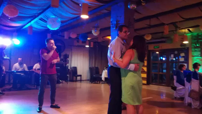 https://honeypot0.s3.amazonaws.com/1703757805229-gallery-BISTRO%20BURGHEZ%20%286%29.webp