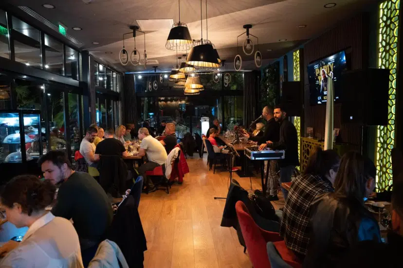 https://honeypot0.s3.amazonaws.com/1703851224953-gallery-MOSIMO%20BISTRO%20%20%285%29.webp