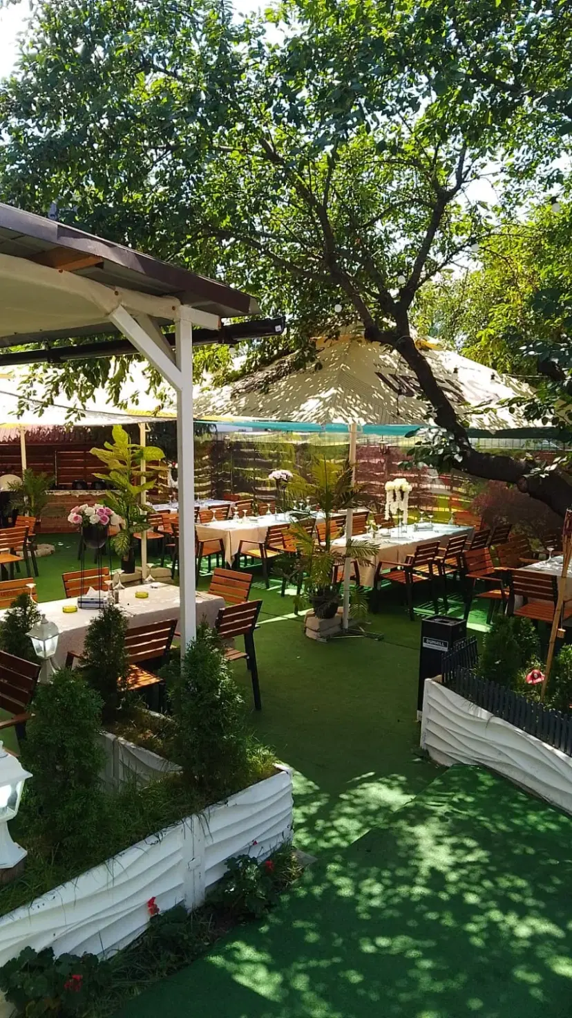 https://honeypot0.s3.amazonaws.com/1703856228657-gallery-BISTRO%2023%20%287%29.webp