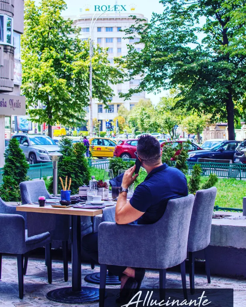 https://honeypot0.s3.amazonaws.com/1703856822001-gallery-RESTAURANT%20ALLUCINANTE%20%20%282%29.webp