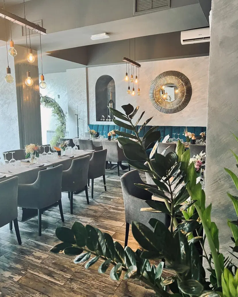 https://honeypot0.s3.amazonaws.com/1703856824647-gallery-RESTAURANT%20ALLUCINANTE%20%20%285%29.webp