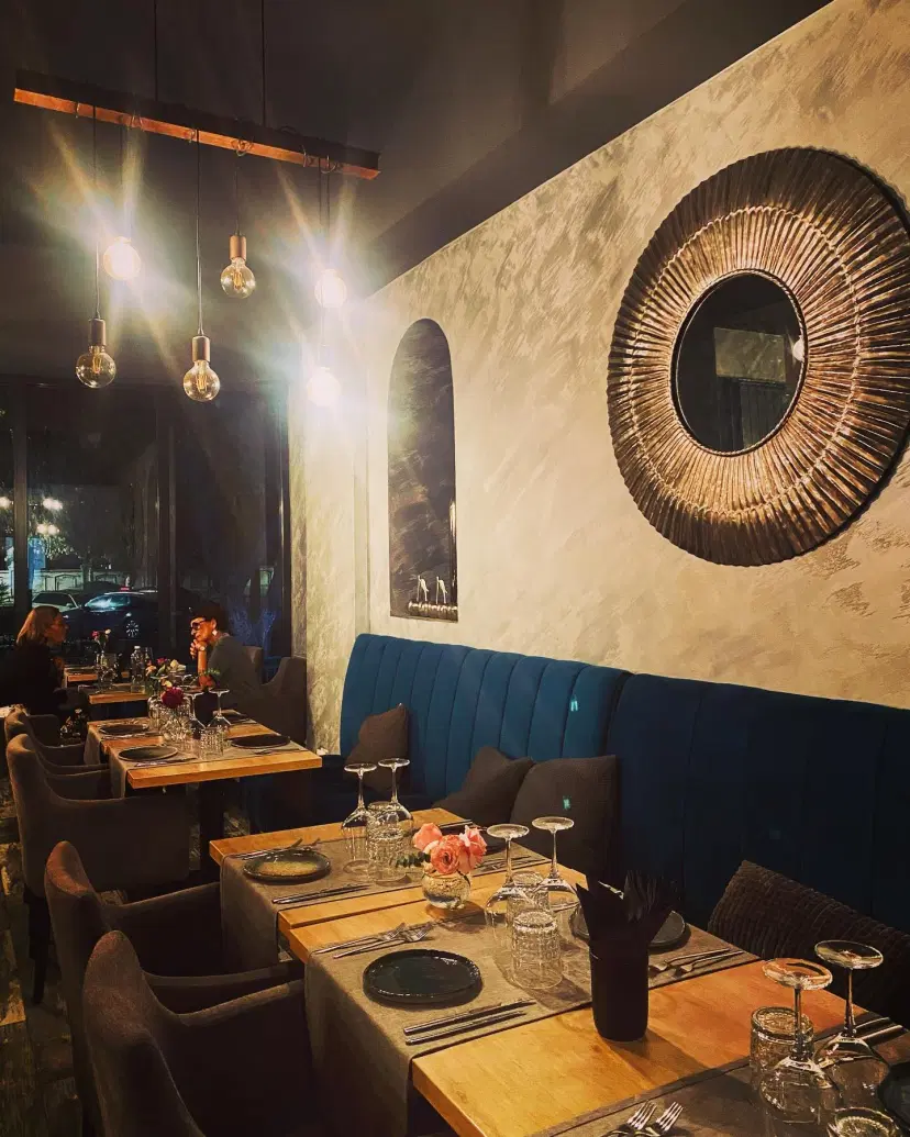 https://honeypot0.s3.amazonaws.com/1703856826731-gallery-RESTAURANT%20ALLUCINANTE%20%20%287%29.webp