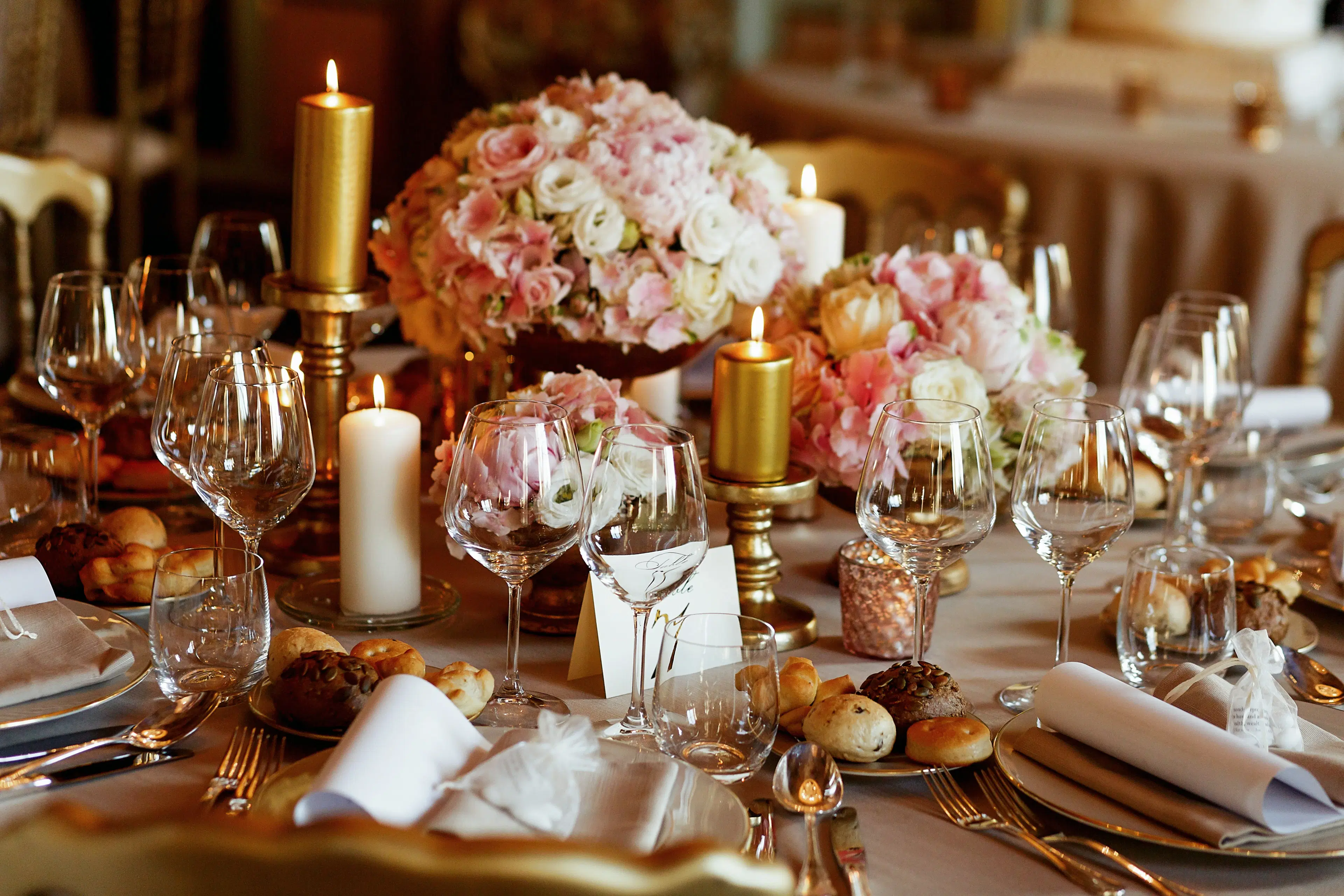Lumânări și decorațiuni de masă pentru nuntă - idei nunta romantice - Weddingo.ro