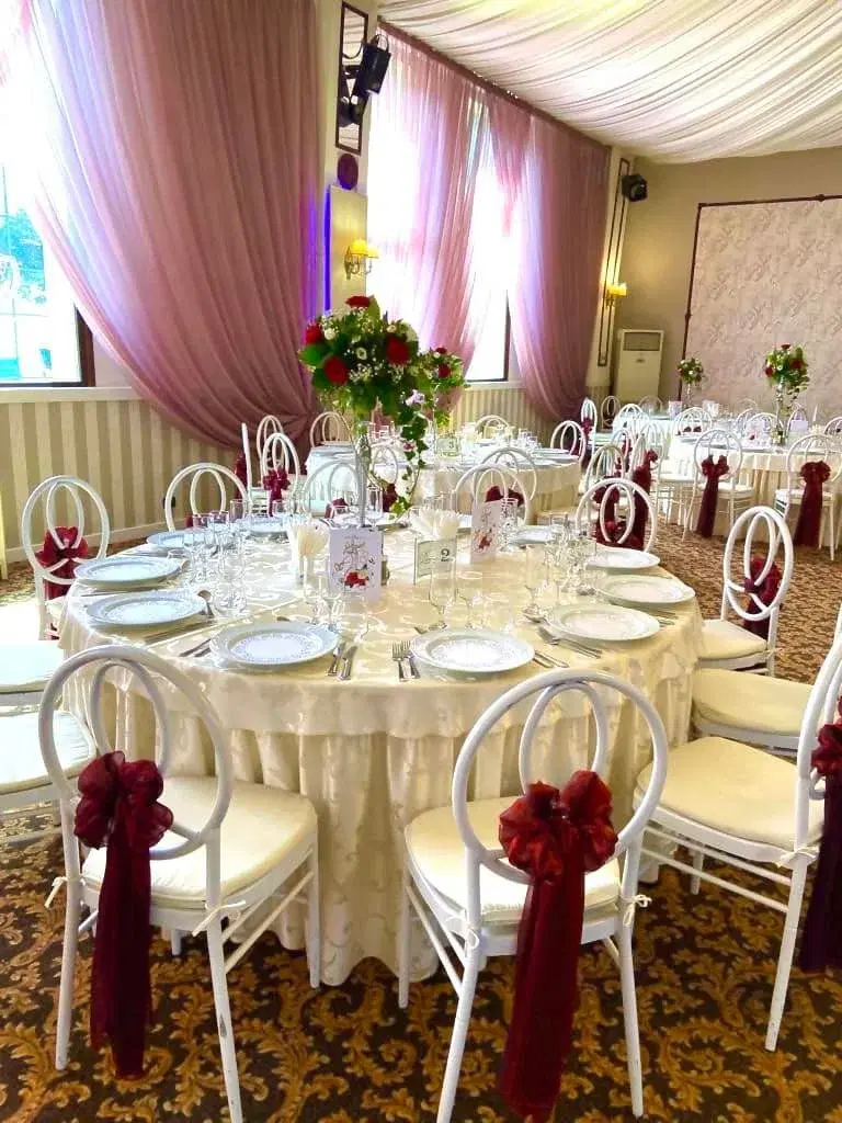 https://honeypot0.s3.amazonaws.com/1704292509413-gallery-COCHET%20BALLROOM%20%289%29.webp