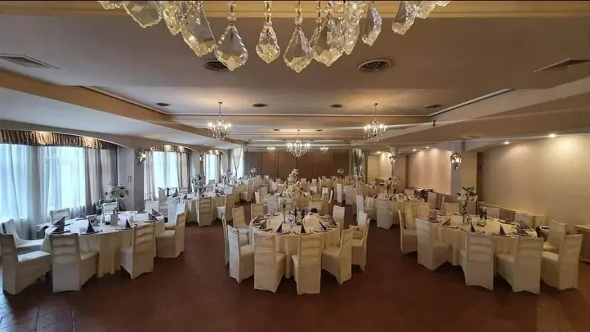 https://honeypot0.s3.amazonaws.com/1704362334201-gallery-RESTAURANT%20VALAHIA%20%283%29.webp