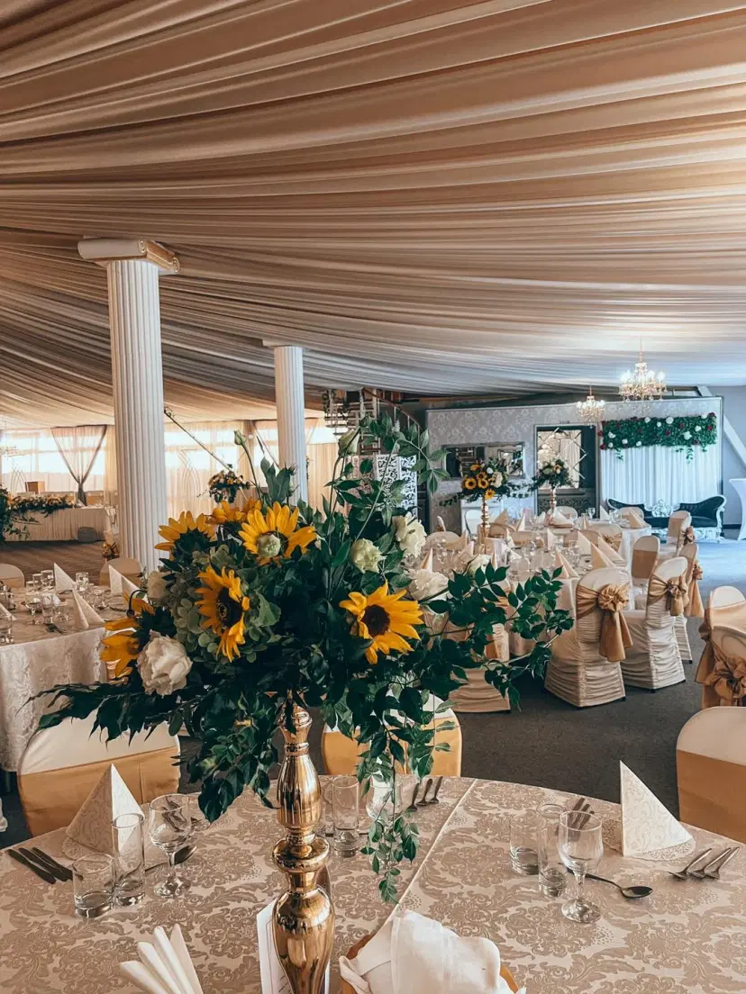 https://honeypot0.s3.amazonaws.com/1704366620673-gallery-RESTAURANT%20%20Aurora%20%285%29.webp
