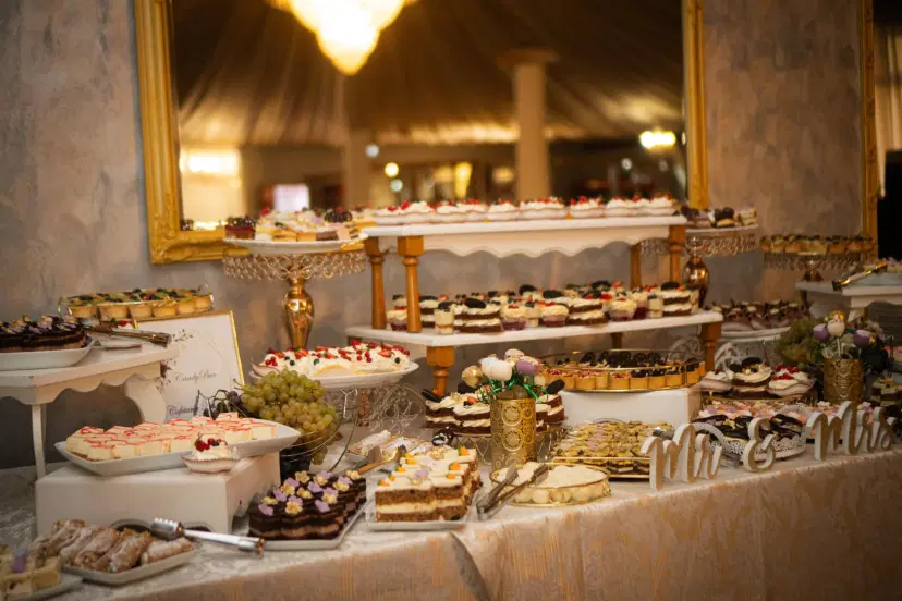 https://honeypot0.s3.amazonaws.com/1704366624327-gallery-RESTAURANT%20%20Aurora%20%289%29.webp