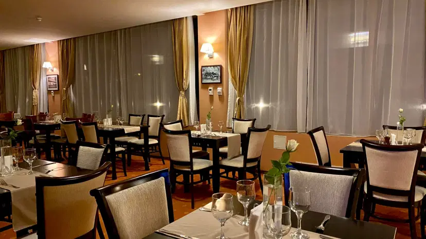 https://honeypot0.s3.amazonaws.com/1704446831010-gallery-HOTEL%20OXFORD%20%284%29.webp