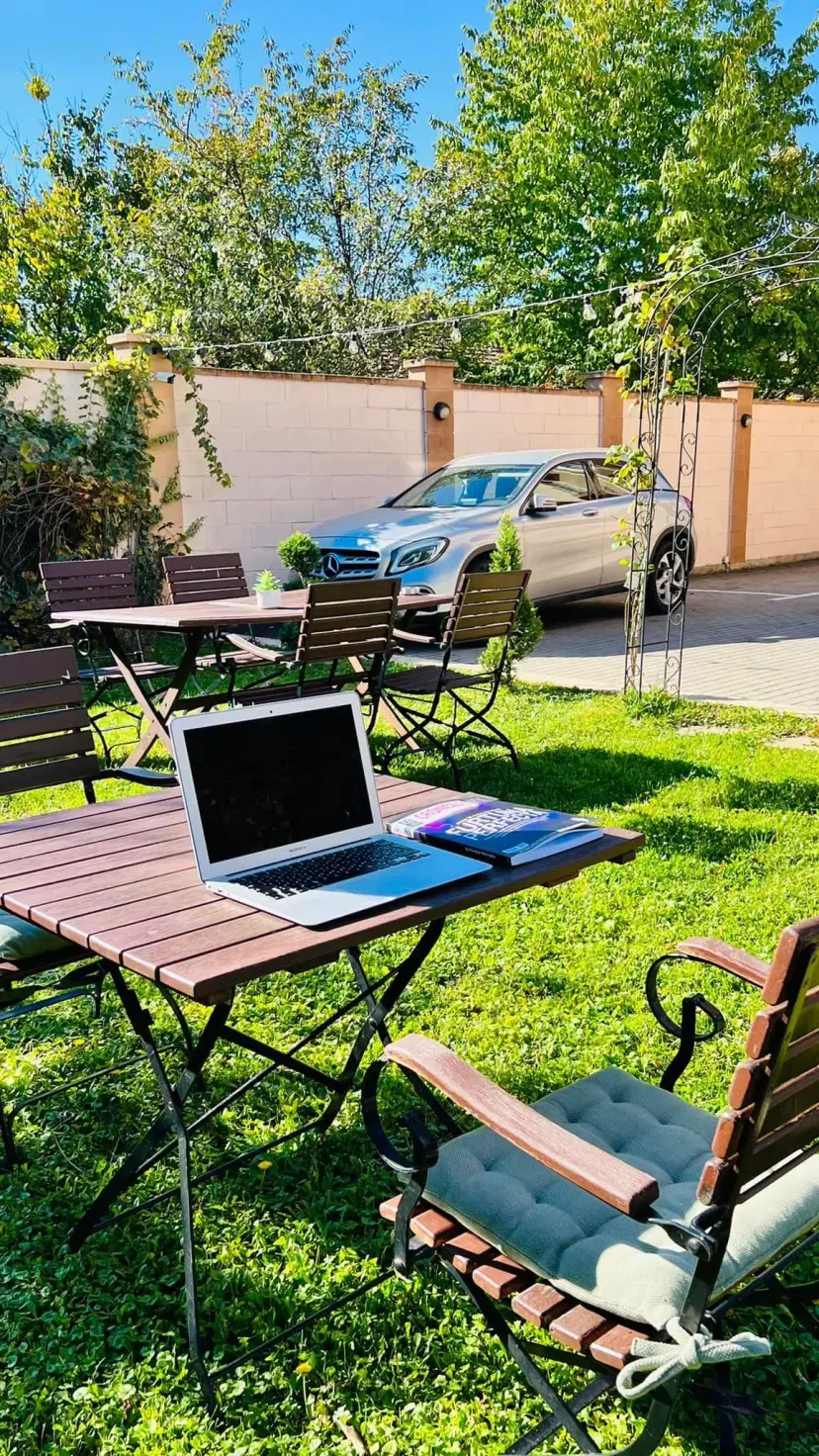 https://honeypot0.s3.amazonaws.com/1704446833609-gallery-HOTEL%20OXFORD%20%287%29.webp