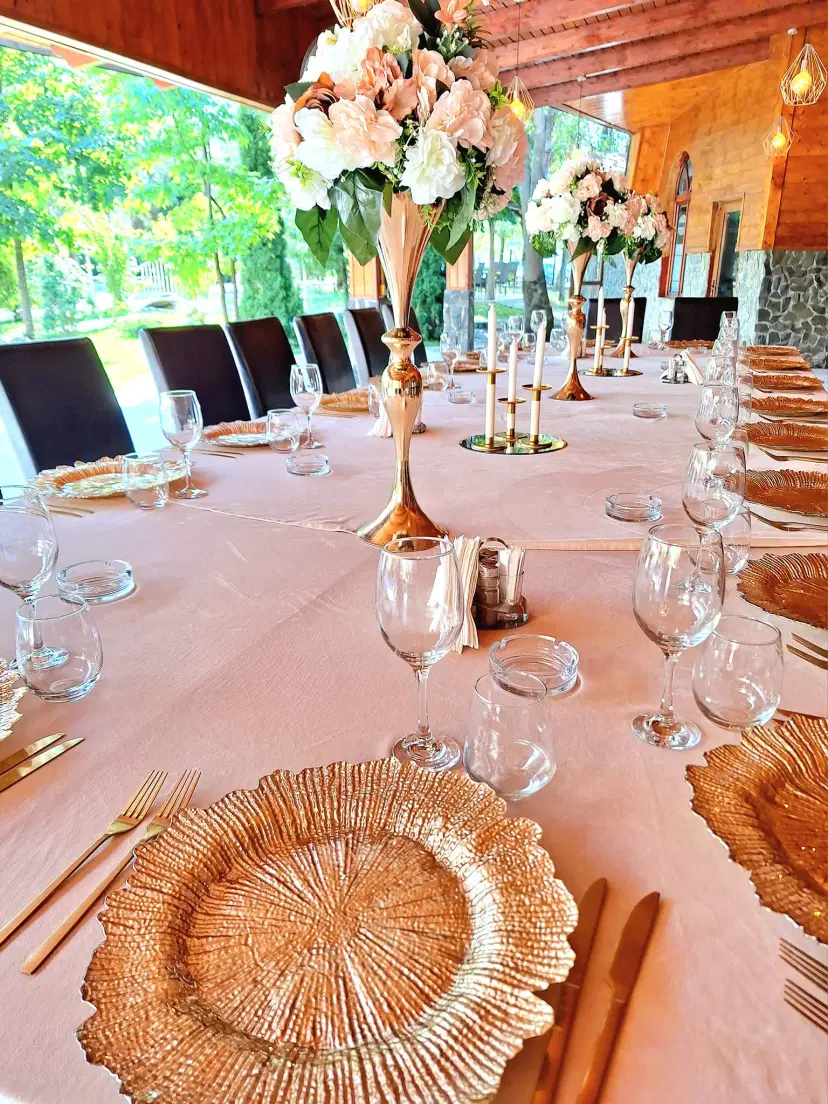 https://honeypot0.s3.amazonaws.com/1704577398846-gallery-restaurant-rustic%20%2820%29.webp