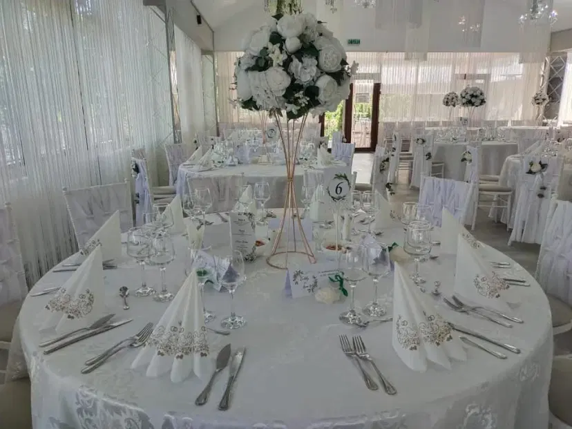https://honeypot0.s3.amazonaws.com/1704583659440-gallery-Restaurant-Izabel%20%20%286%29.webp