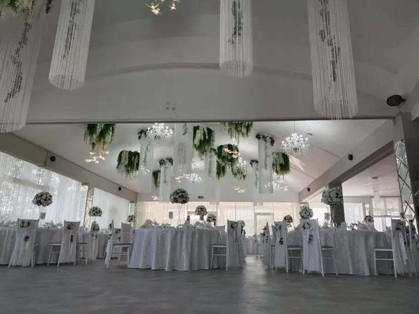 https://honeypot0.s3.amazonaws.com/1704583660727-gallery-Restaurant-Izabel%20%20%288%29.webp