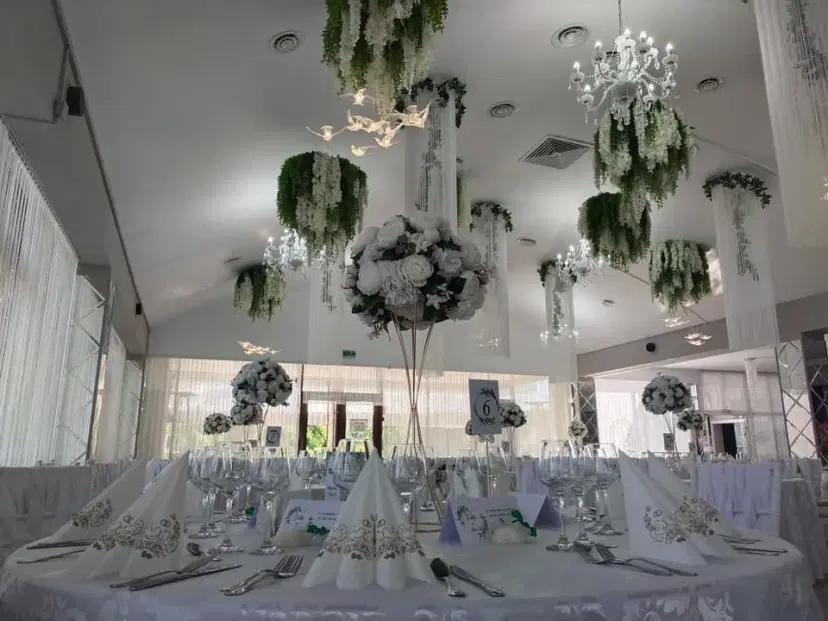 https://honeypot0.s3.amazonaws.com/1704583670055-gallery-Restaurant-Izabel%20%20%281%29.webp