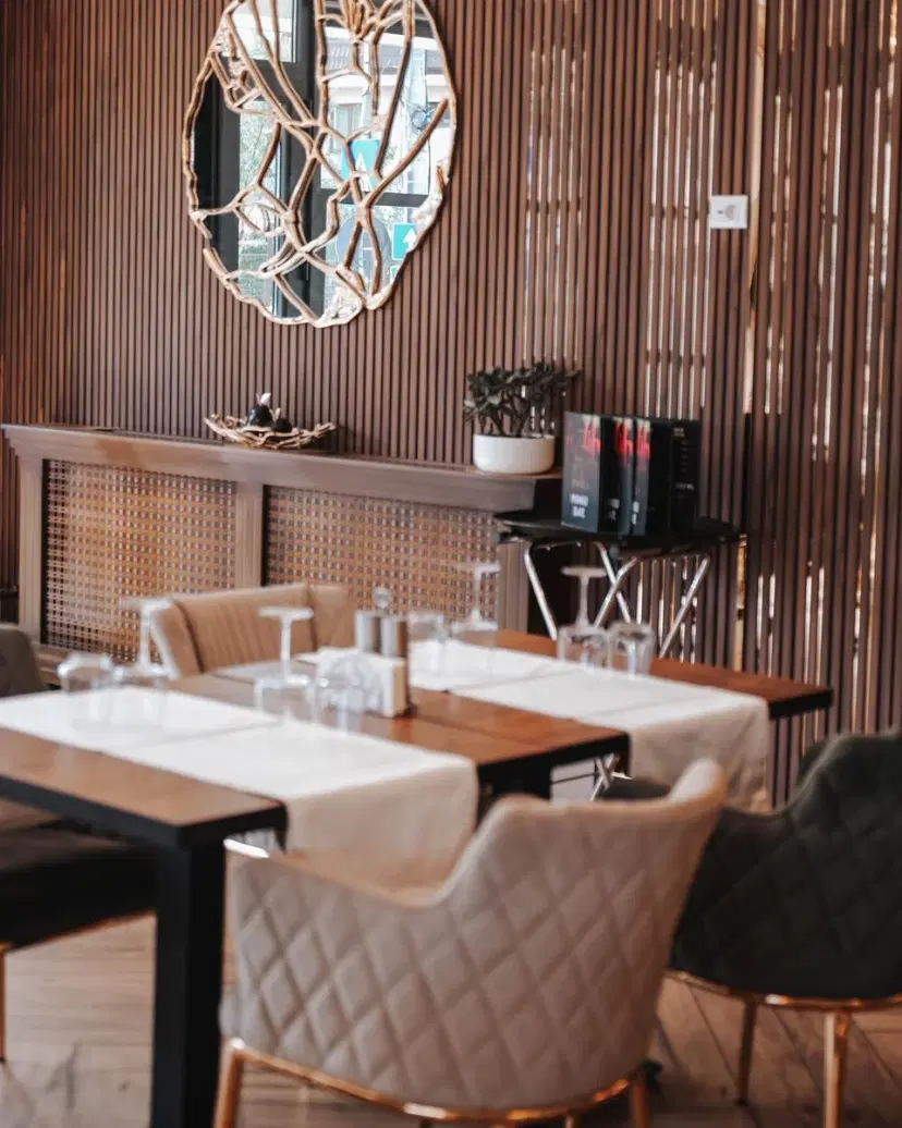 https://honeypot0.s3.amazonaws.com/1704707896213-gallery-ZOCALO%20LOUNGE%20%289%29.webp