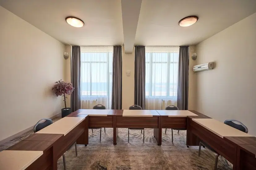 https://honeypot0.s3.amazonaws.com/1704972363494-gallery-HOTEL%20MALIBU%20%20%286%29.webp