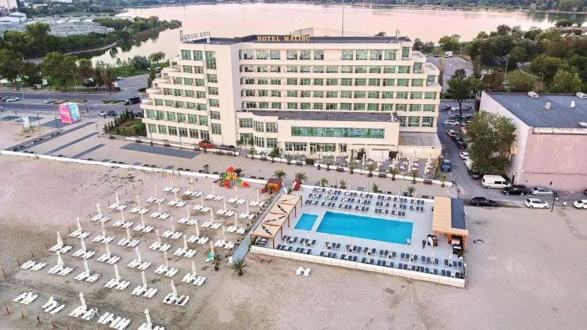 https://honeypot0.s3.amazonaws.com/1704972364126-gallery-HOTEL%20MALIBU%20%20%287%29.webp
