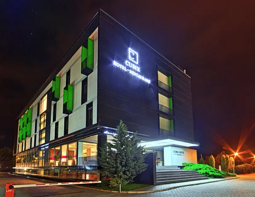 https://honeypot0.s3.amazonaws.com/1705265126353-gallery-hotel-restaurant-cubix%20%286%29.webp
