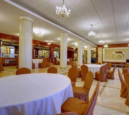 https://honeypot0.s3.amazonaws.com/1705392288999-gallery-salon-alb-3.webp