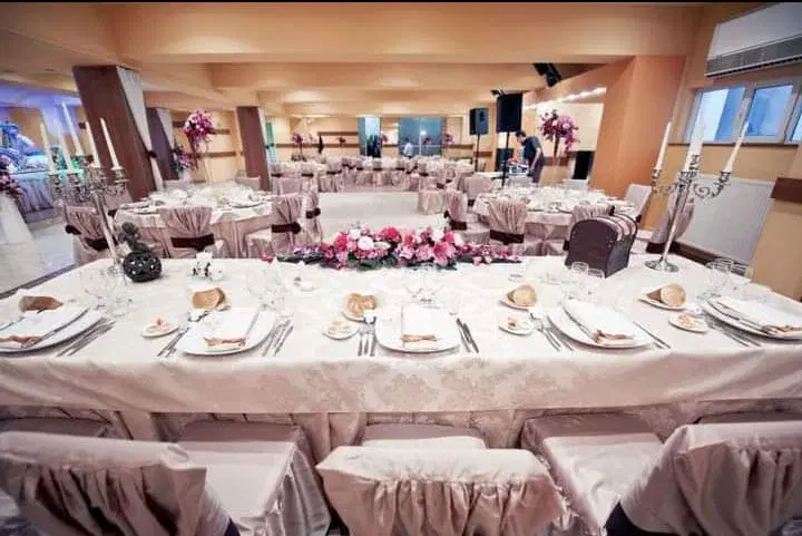 https://honeypot0.s3.amazonaws.com/1706012850660-gallery-RESTAURANT%20LASER%20%287%29.webp