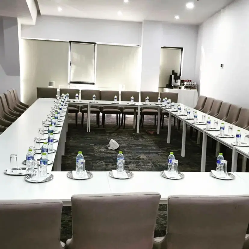 https://honeypot0.s3.amazonaws.com/1707130346163-gallery-Hotel%20Avenue%20%282%29.webp