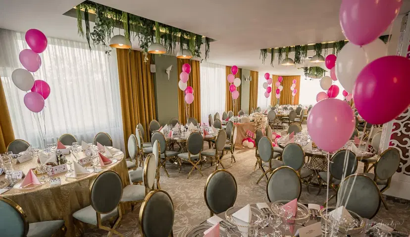 https://honeypot0.s3.amazonaws.com/gallery/1711120147912-gallery-Axe%20Restaurant%20%20%283%29.webp