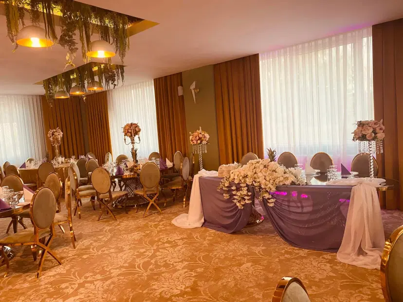 https://honeypot0.s3.amazonaws.com/gallery/1711120147952-gallery-Axe%20Restaurant%20%20%282%29.webp