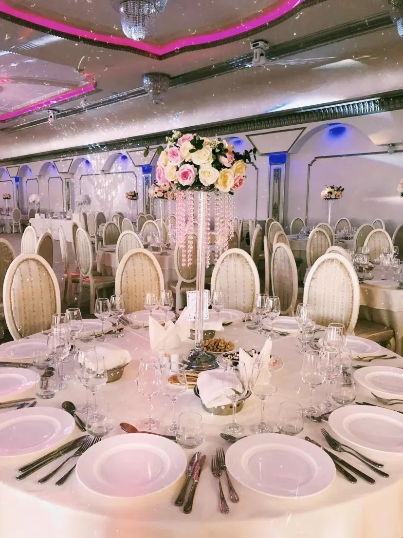 https://honeypot0.s3.amazonaws.com/gallery/1713548628742-gallery-Regal%20Ballroom%20%284%29.webp